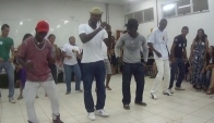 Africanos Danando Kuduro