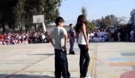 Fanny bailando reggaeton escuela
