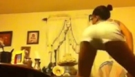 Pretty girl twerk