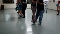 Samba de Gafieira passo no qual a dama anda pisando nos ps do cavaleiro