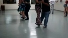 Samba de Gafieira passo no qual a dama anda pisando nos ps do cavaleiro
