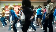 Tomball high school Blunch dancing the wobble